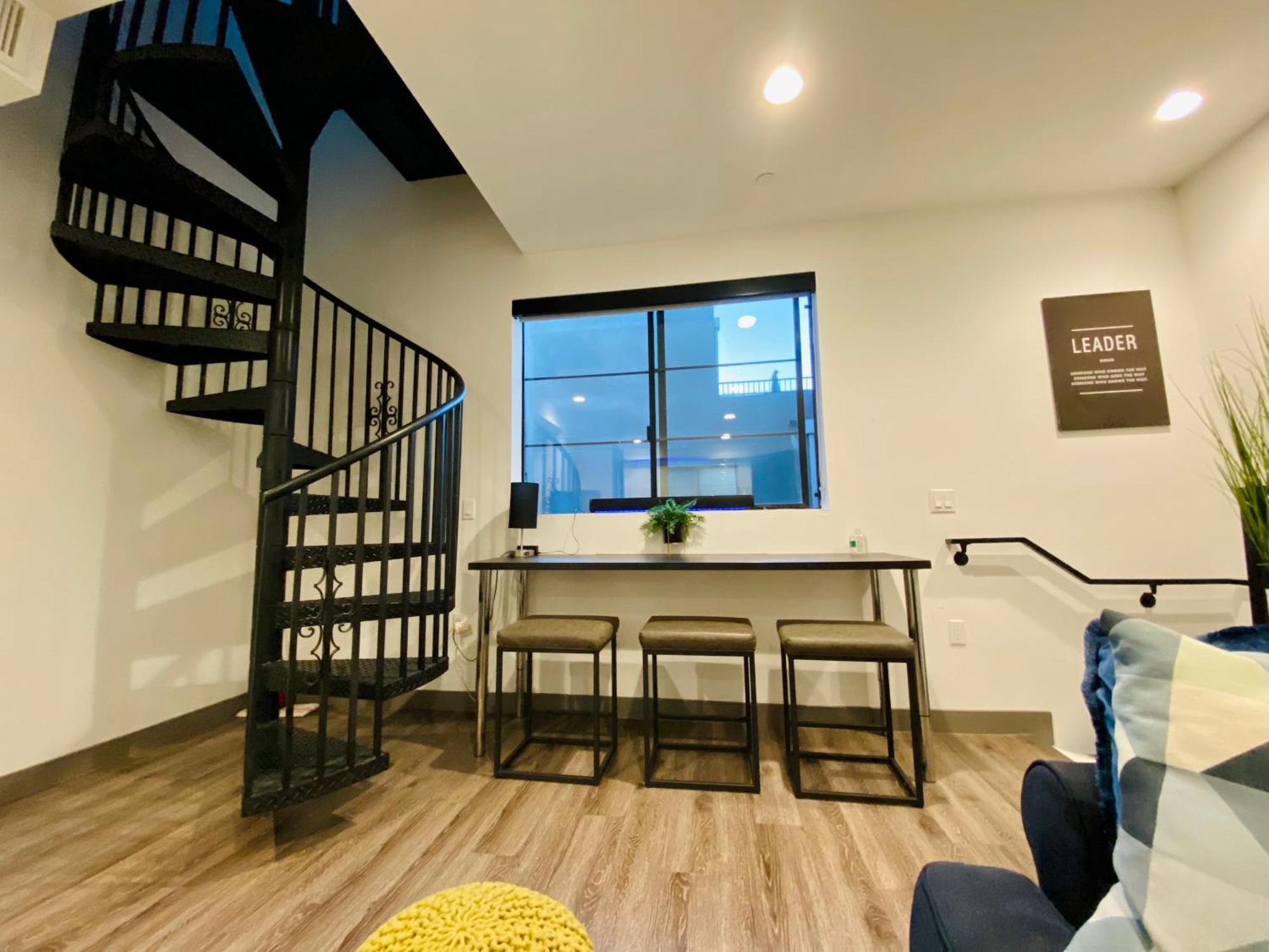 Beautiful Hollywood 1bd Loft Private Rooftop Apartment *