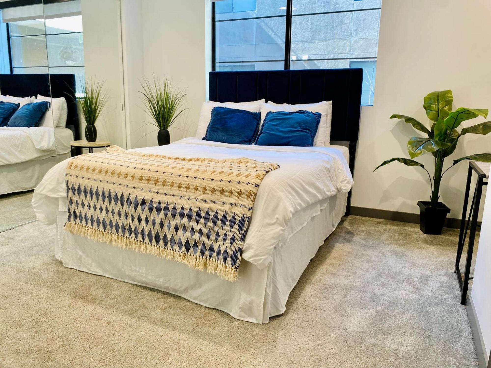 Beautiful Hollywood 1bd Loft Private Rooftop Apartment *
